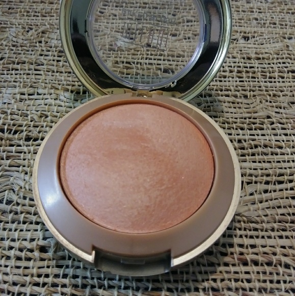 Milani Baked Blush - Picture 1 of 3